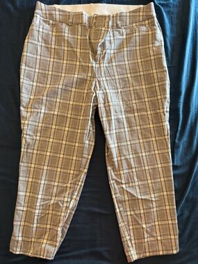 Ava & Viv Tapered Leg Pants in Plaid
